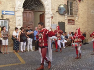 bandiere nella notte santelpidioamare